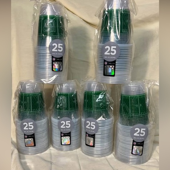 NFL Other - NFL 18 oz party cups 150 count